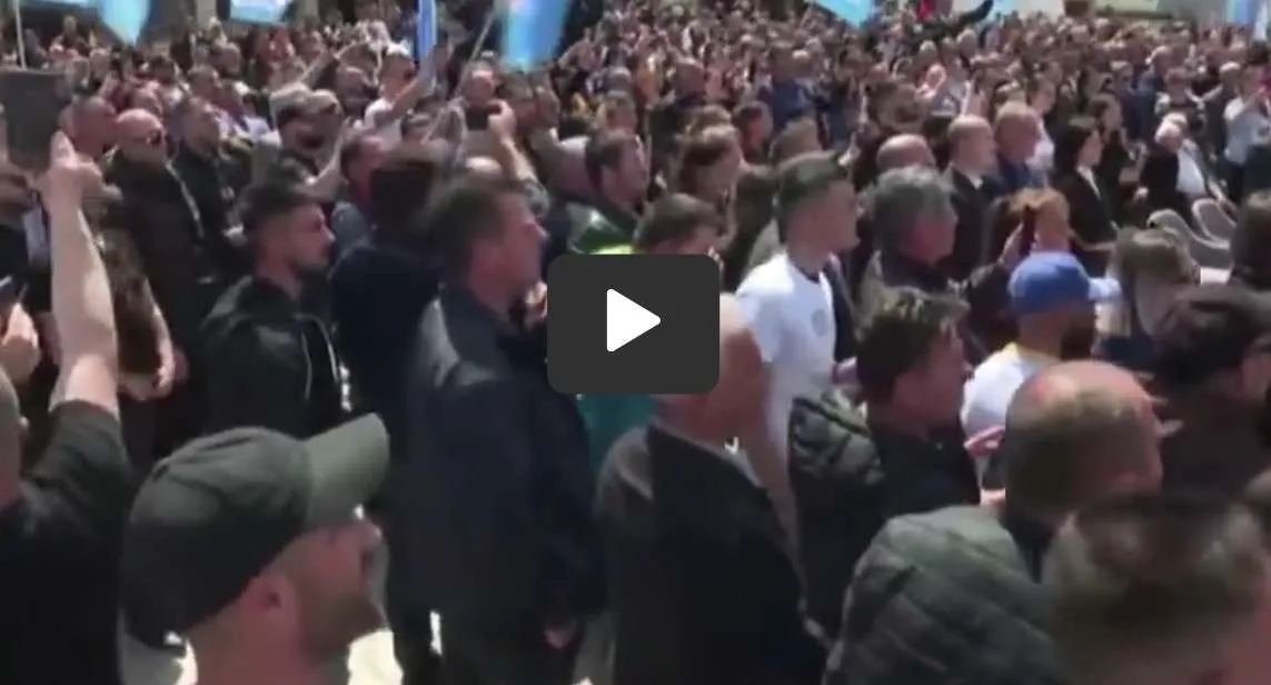 VIDEOLAJM/ Socialisti dorëzon teserën e PS-së live në takimin e Fushë Arrësit 