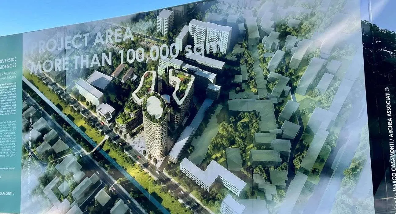 Kulla tek UET/ Kullë cilindër dhe 100 mijë m2 ndërtim