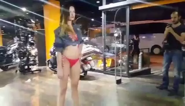 Alida, modelja që po përfaqëson Shqipërinë në Kinë