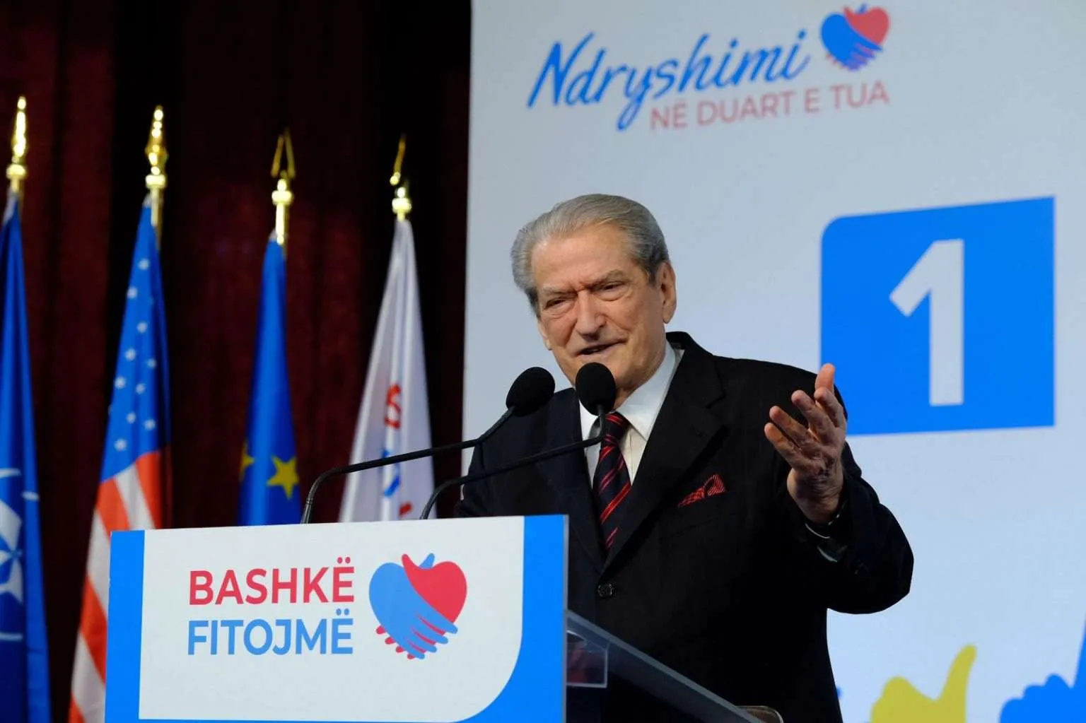 Këta vetëm vjedhin! Berisha bën bilancin e ‘shkeljeve’ “7 km të Tiranë-Elbasan, 180 mln euro. 5500 euro për një pishë”,