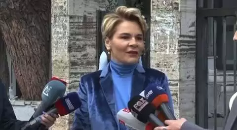 Monika Kremadhi padit në gjykatë “Top Channel” për shpifje me dokumenta false