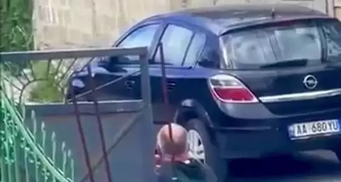 Banorët në Durrës në hall me  italianin: Na ka dhunuar dhe është i rrezikshëm, policia e mban 1 orë dhe e liron