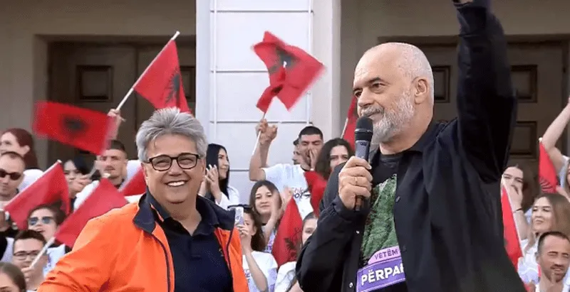 Rama merr  edhe kalanë e Shkodrës
