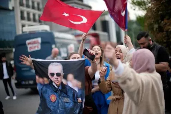 Zgjedhjet në Turqi, Erdogan fiton shumicën parlamentare, merr 266 vende në Parlament