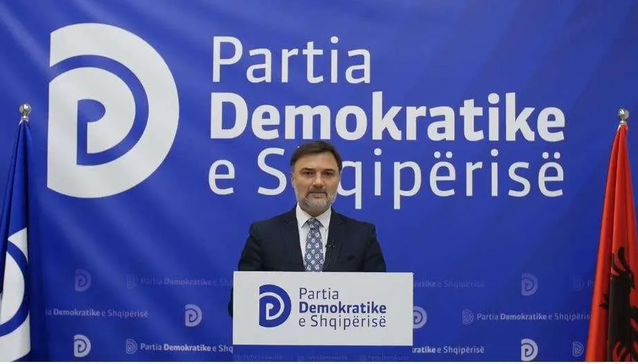 Jep dorëheqjen kryetari i komanduar i PD së vulës,  Enkelejd Alibeaj