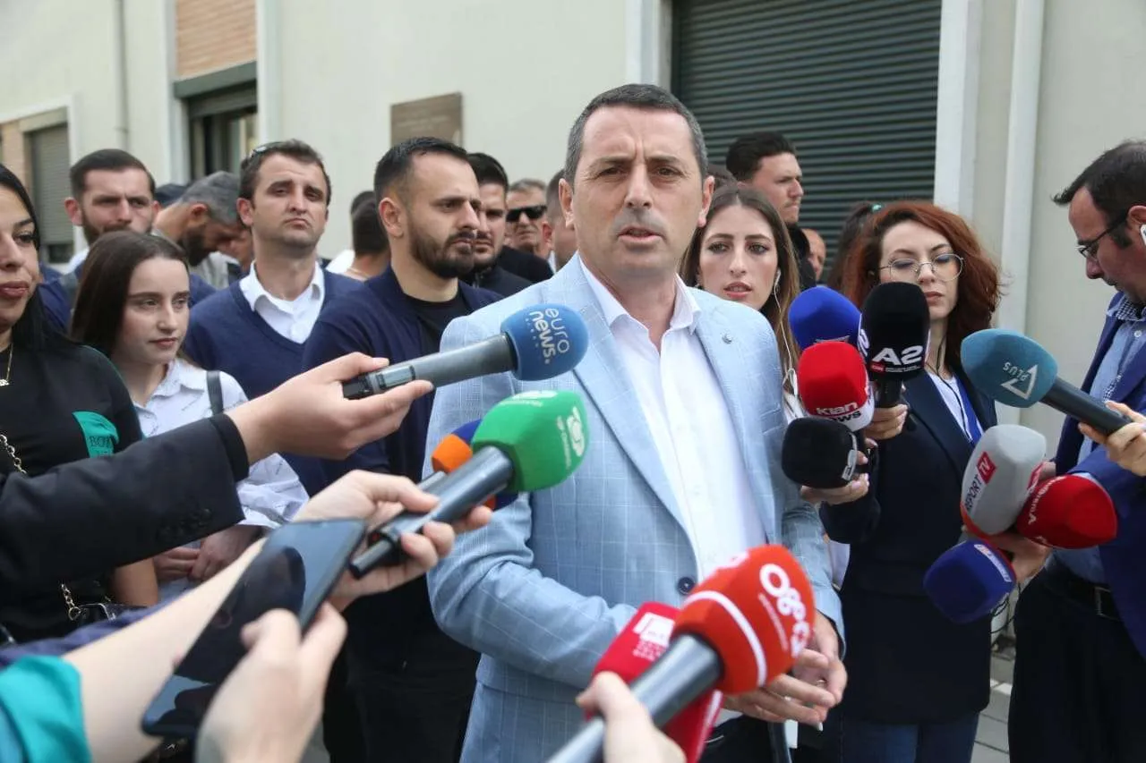 Kandidati i “BF”, Arjan Hoxha: Rezultati i paracaktuar me anë të leximit të elektronik, kërkojmë ngritjen e një komisioni të pavarur