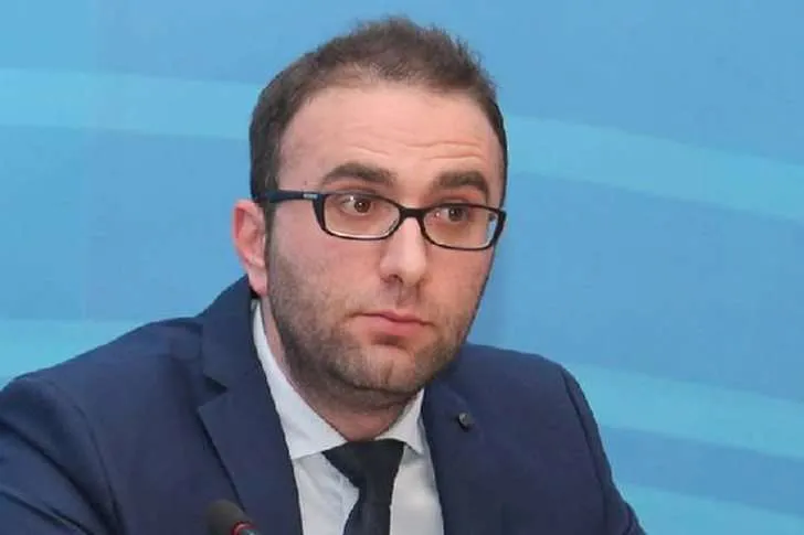 19 nga 42 deputetë të PD-së zgjedhin kreun e grupit/ PD e vulës do të drejtohet nga Gazment Bardhi