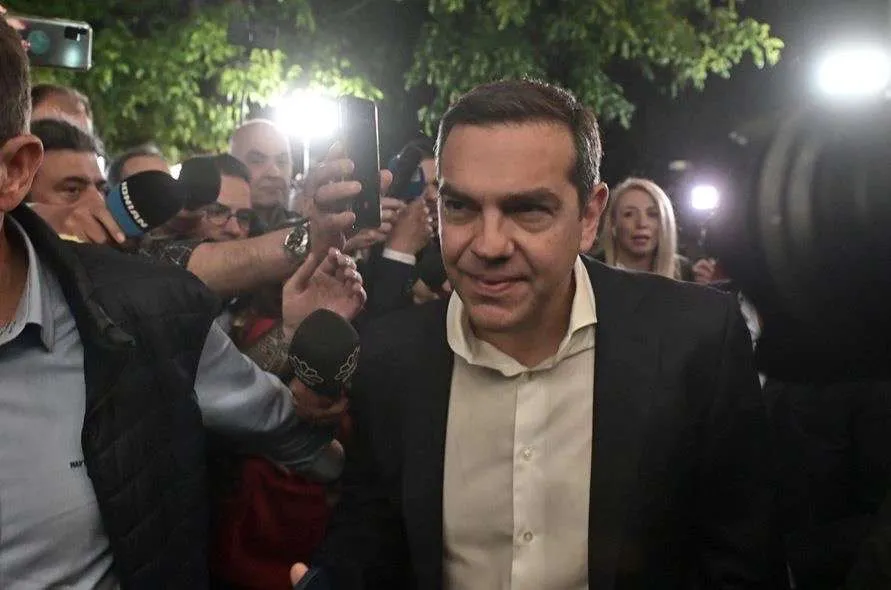 Humbje e SYRIZA/  Tsipras uron për fitoren Mitsotakis, Demokracia e Re siguron mbi 40% të votave