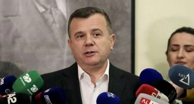 Kreu i grupit socialist Balla, flet për ndryshimet në paketën e ligjeve për Reformën në Drejtësi. : Mezi po pres të ulemi me …