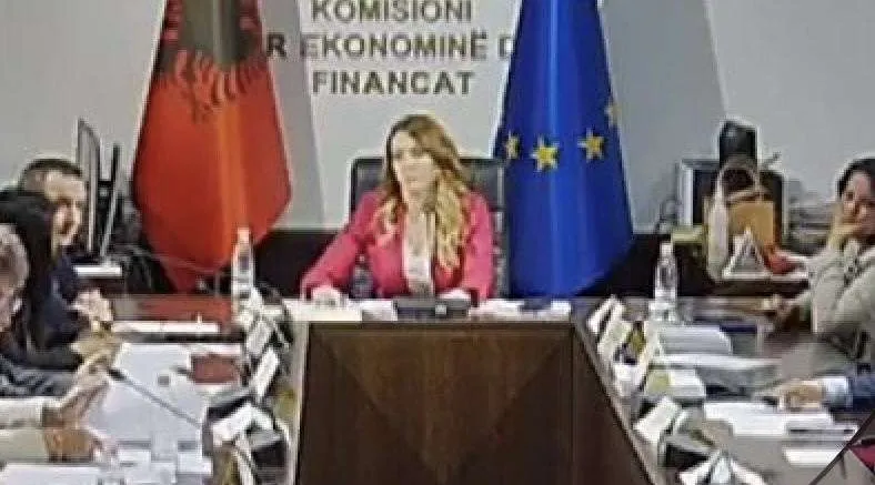 Mazhoranca dhe opozita bashkojnë votat, miratohet rritja e pagave për ministrat dhe deputetët