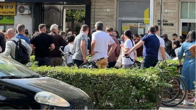 Tiranë/  Automjeti përplas 25-vjeçaren që po kalonte te vijat e bardha