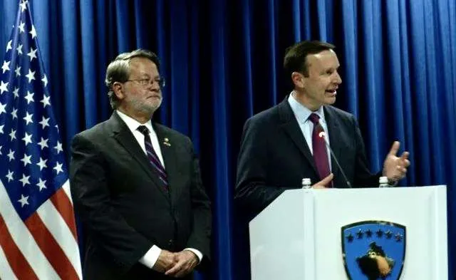 Vuçiç, “bisedë të hapur” me senatorët amerikanë për Kosovën dhe raportet me SHBA-në