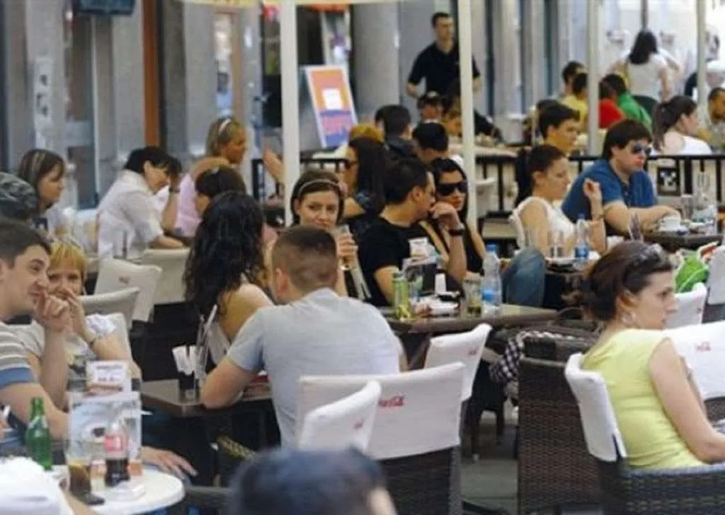 Paradoksi/ Bizneset kërkojnë punëtorë me “lupë”, por papunësia te të rinjtë është më e larta në Europë