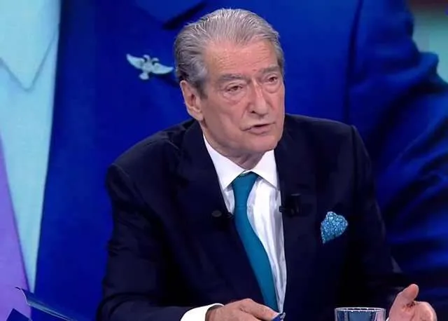 Tensionet në Mitrovicë/ Berisha: Beogradi, manipulim të pandërperë
