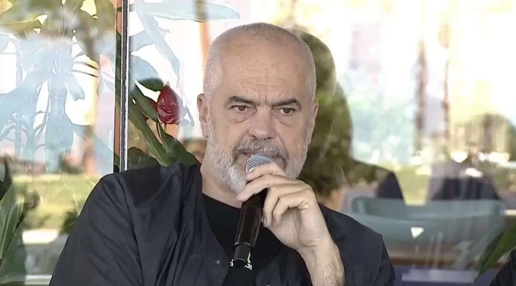 Rama takim me pedagogë dhe studentë të “Ismail Qemalit” në Vlorë: Mos  prisni gjithçka nga qeveria, por…