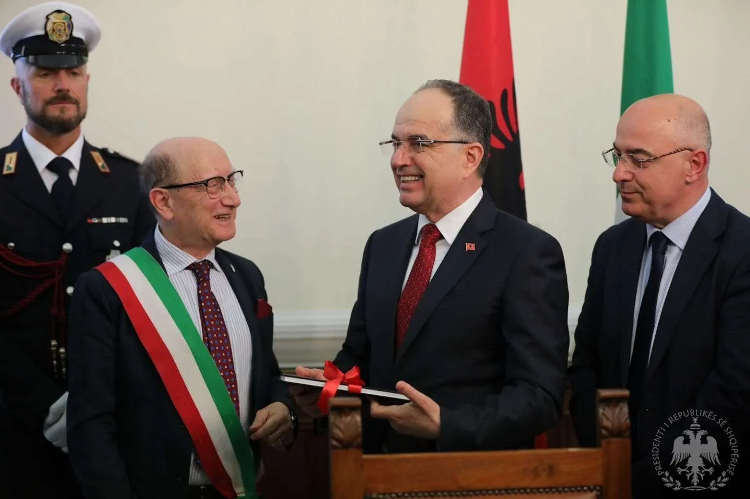 Vizita në Itali, Presidenti Begaj shpallet “Qytetar Nderi” nga Komuna e Roshanos