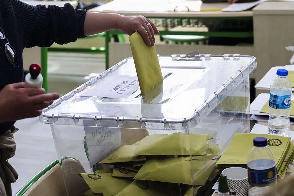 Balotazhi në Turqi/ Numërohen 42% e kutive të votimit, agjencitë turke ndahen mes Erdogan dhe Kilicdaroglu
