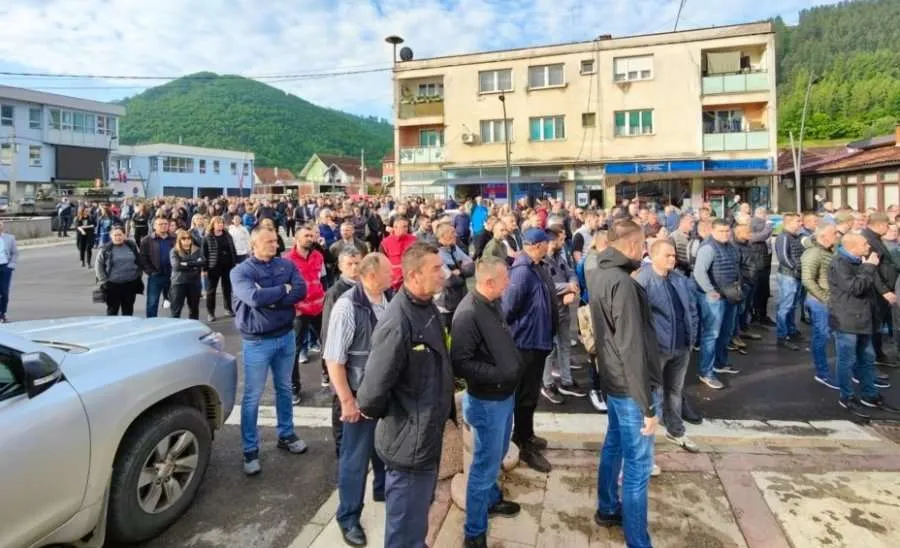 Policia e Kosovës: Protestuesit hodhën gaz lotsjellës, reaguam me spraj