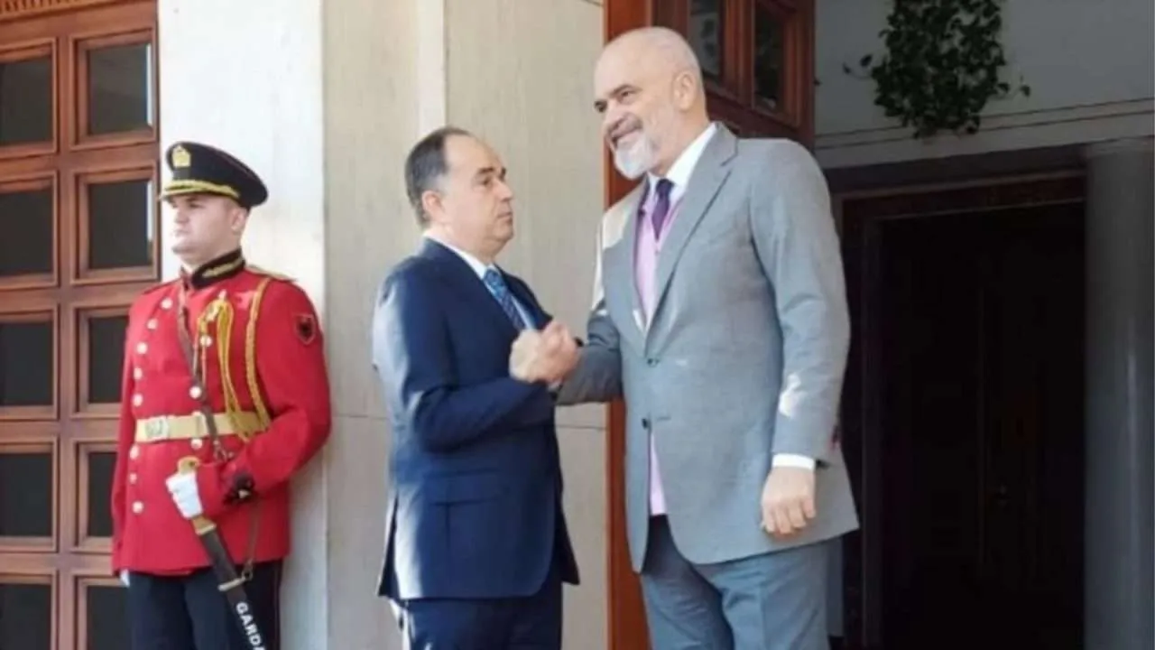 Presidenti dekreton menjëherë rritjen e rrogës së tij, të Ramës, ministrave, deputetëve dhe administratës