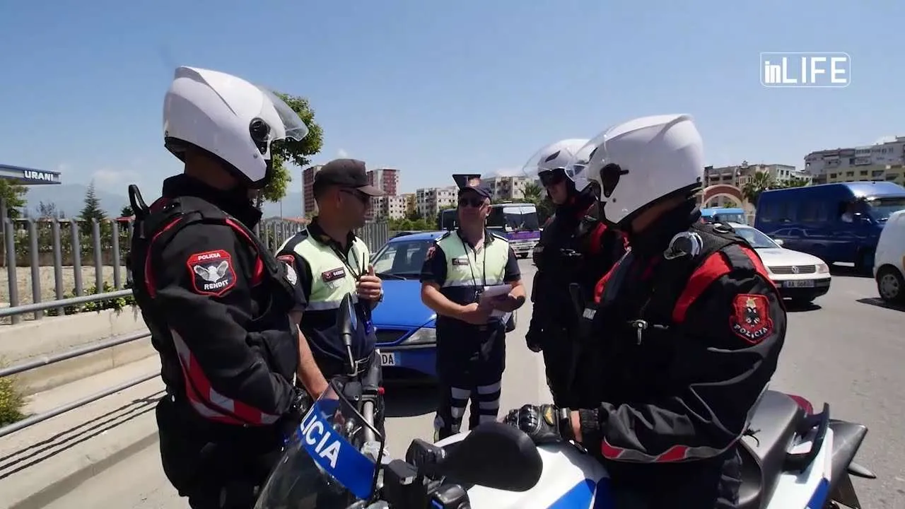 AMP hetim disa efektivëve që u merrnin para qytetarëve, mes tyre 2 të Forcave Shqiponja