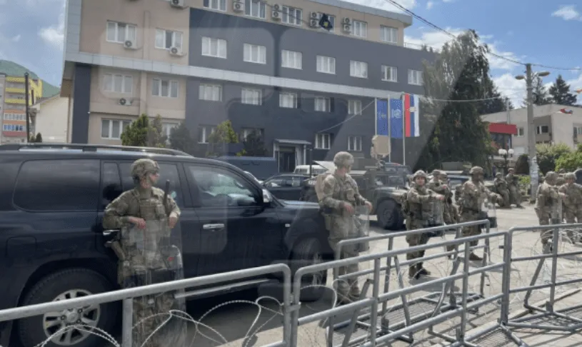 KFOR thirrje për vetëpërmbajtje dhe qetësi në veri të Kosovës: Të gatshëm për siguri në mënyrë neutrale dhe të paanshme