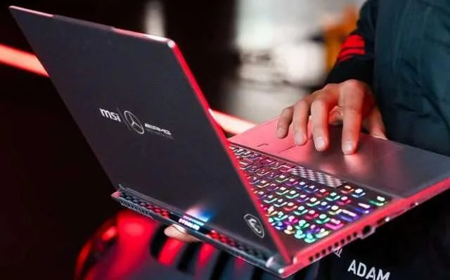 Mercedes  dhe   MSI   me  laptop në treg