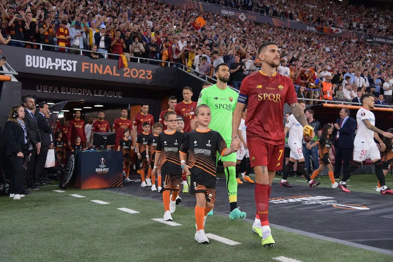 Finalen e Europa League, italianët kryesojnë pas 45 minutash