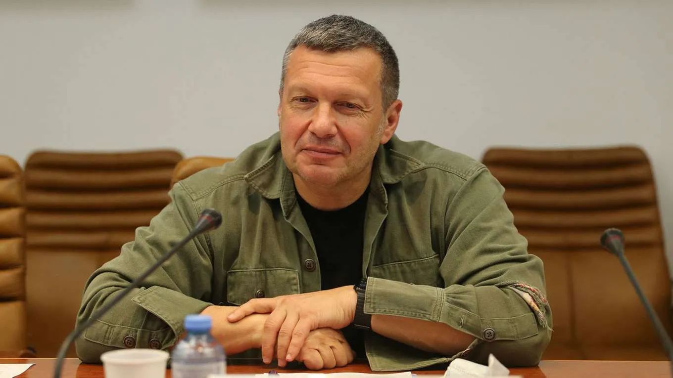 Pas Medvedev, prezantuesi televiziv rus bën thirrje që Zelenskyy të vritet në Holandë