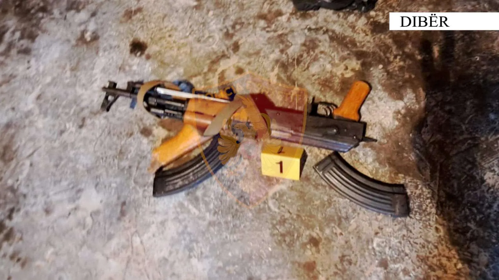 DIBËR/ Policia procedon 15-vjeçarin për armëmbajtje pa leje, i gjeti kallash në shtëpi