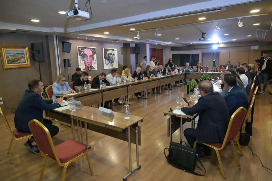 Këlliçi i takon profesionistët e lirë dhe u shpalos 5 prioritetet e tij