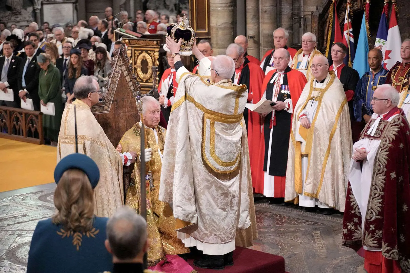 Charles III kurorëzohet zyrtarisht! Monarku i parë britanik i kurorëzuar pas 7 dekadash