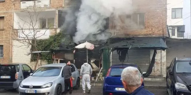 Fier / Digjet   dyqani me veshje sportive