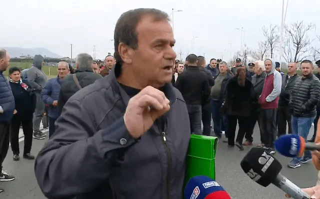 Banorët e Bërxullës në protestë: Fshati del jashtë funksionit, po bëhet një maskaradë administrative