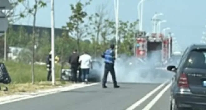 FOTO-LAJM/ Digjet  makina në  rrugën e Rinasit,  trafik i rënduar