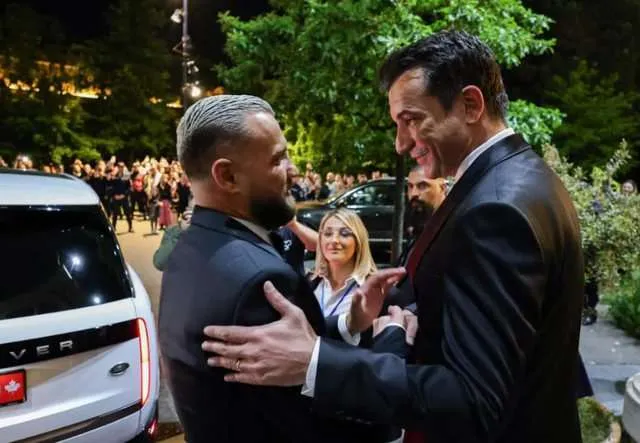 Veliaj vijon me “show”-n politik pas dasmës/ Publikon fotot nga martesa e pavlefshme e Kiarës dhe Luizit
