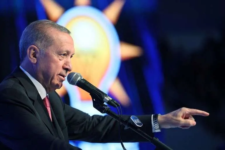 Presidencialet në Turqi/ Erdogan lëviz ‘gurin e fundit’, rrit pagat e punonjësve me 45% pak ditë para zgjedhjeve
