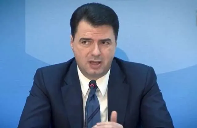“U kap mat” duke u takuar me Ballën/ Reagon Basha: Videoja është montazh