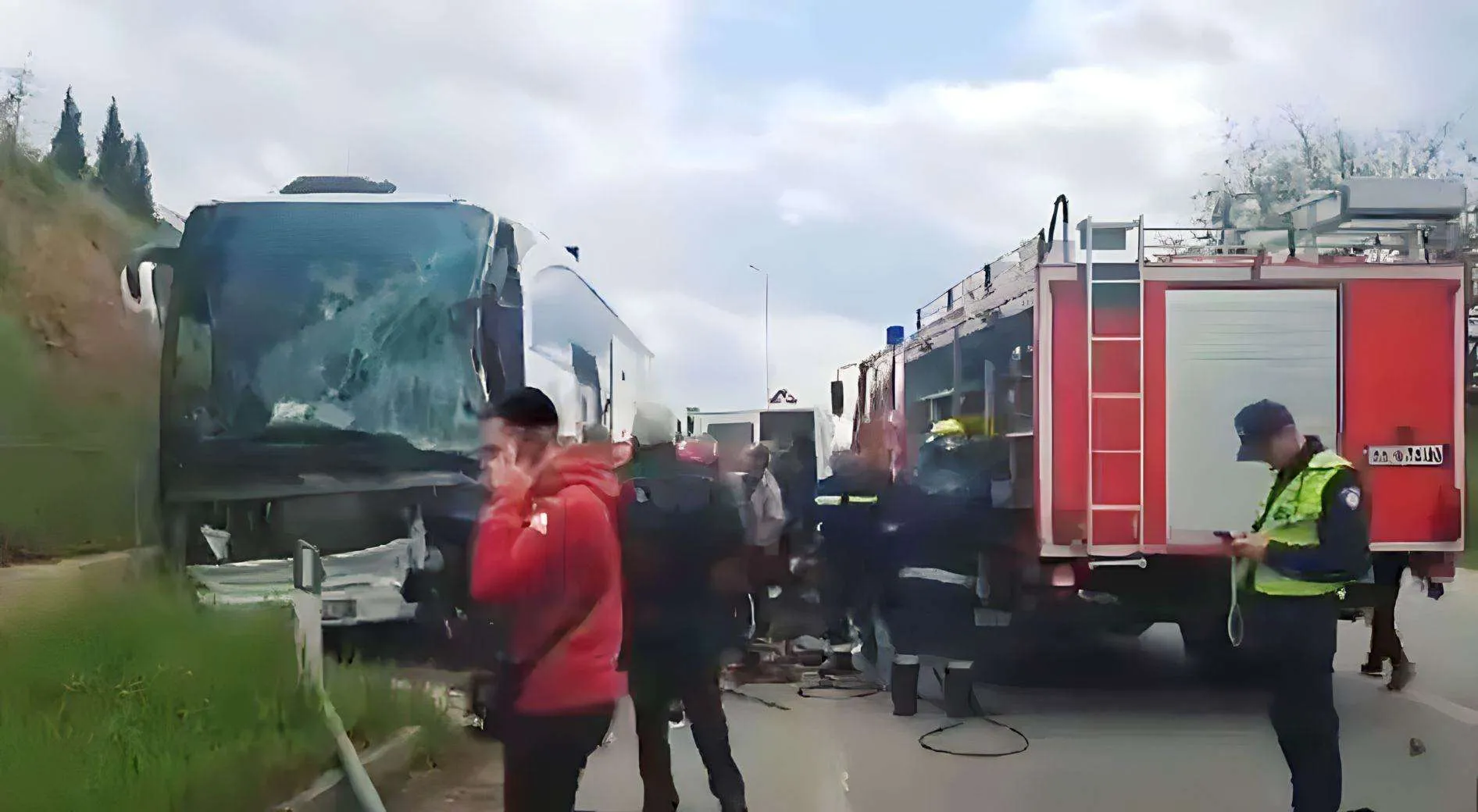 Aksident në Maliq, kamioni përplaset me autobusin
