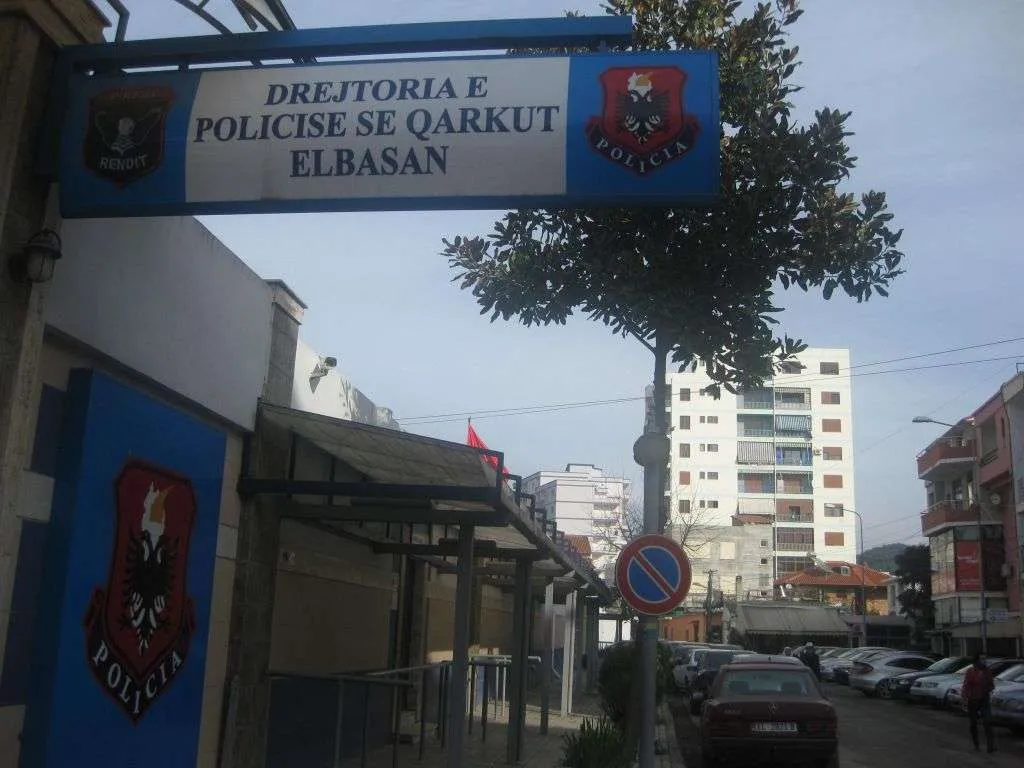 Korrupsioni në Policinë e Elbasanit/ Heqje lirie dy oficerëve, detyrim paraqitje për një tjetër