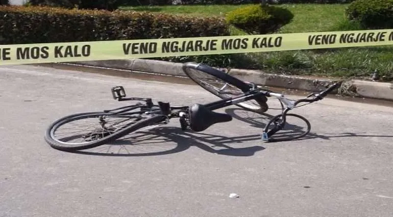Aksident i rëndë në Kurbin/ Makina përplas 35-vjeçarin dhe largohet nga vendngjarja, i riu ndërron jetë rrugës për në spital.