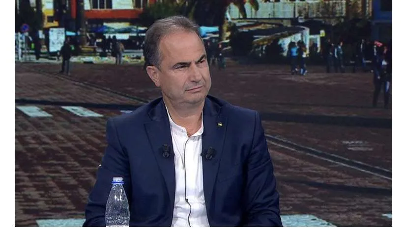 Elbasani është i kapur nga bandat kriminale”/ Sulo: Ke marrë një barrë të madhe mbi supe. Boçi ftesë gazetarit: Eja me mua dhe revoltohemi më 14 maj