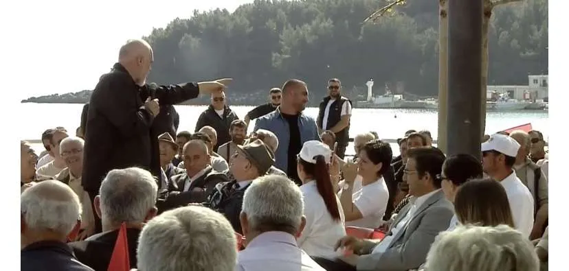 Rama detyron simpatizantin në Himarë t’i flasë drurit: Ja, atë do votoni?!