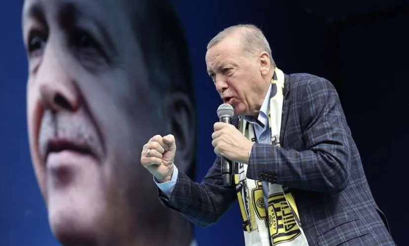 Presidenti i Turqisë u tregon mbështetësve se është gati të luftojë