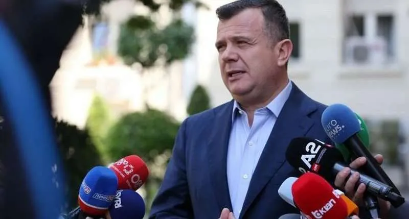 Balla : Mos bini pre e propagandës së poshtër