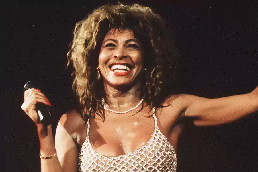 Bota e muzikës vajton Tina Turner, Mick Jagger e Elton John nderojnë “legjendën”.
