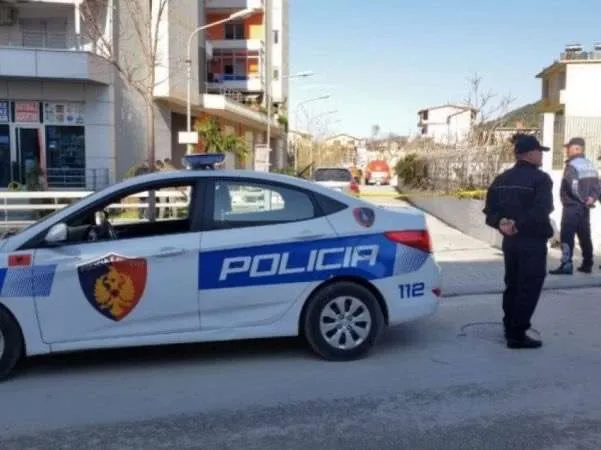 Burrel/ Po pinin kafen e mëngjesit, Koçi qëllon Dedjan dhe më pas ia mbath