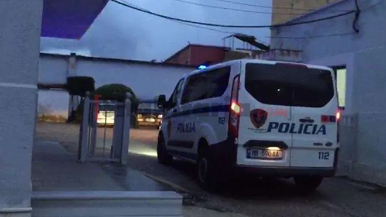 Përmet/  24-vjeçari Albi Muhollari që mbyti nënën ishte në gjendje depresive