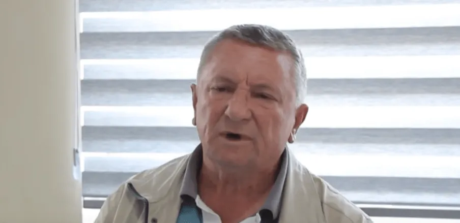 Mjeku sqaron vizitën e të riut përmetar që mbyti nënën : Kur erdhi këtu nuk ishte agresiv