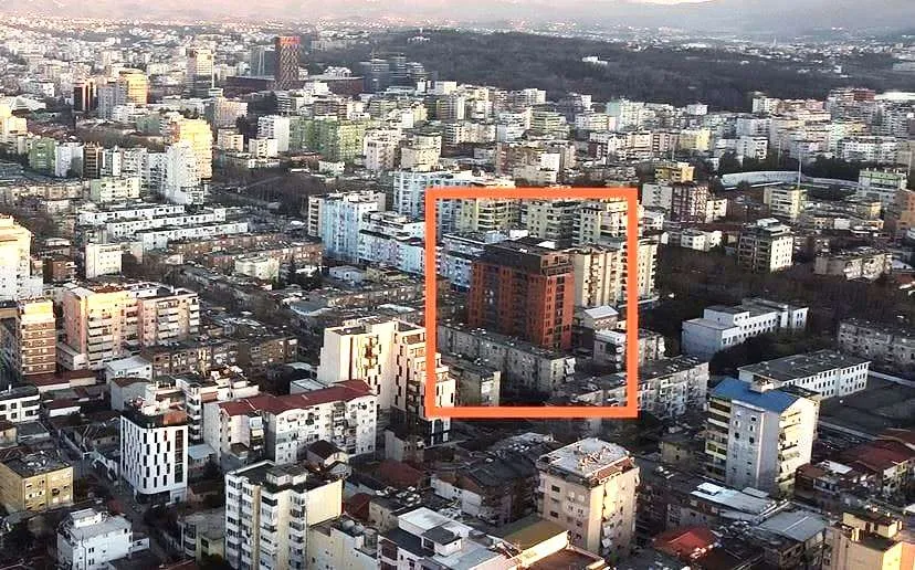Mashtrimi me shumëkatëshit pa leje, si po i shpëtojnë drejtësisë ndërtuesit