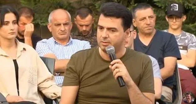 Thirrja e Bashës për bashkim e demokratëve: Kundërshtarin e kemi brenda familjes tonë politike, po bëhet gati për flirte me Ramën